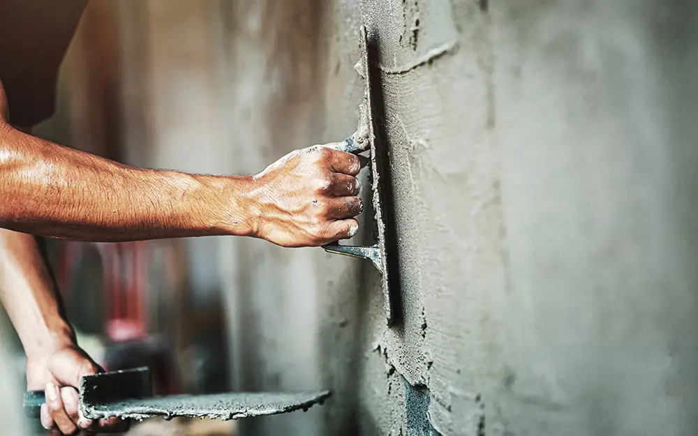 AM Raumbau Berlin GmbH Verputzen einer Wand